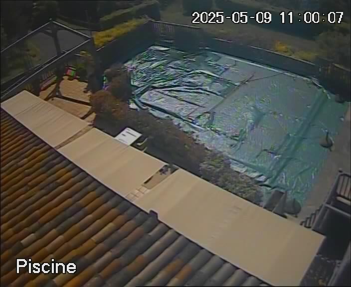 reactwebcam webcam live feed swimming pool piscine brit hotel fumel