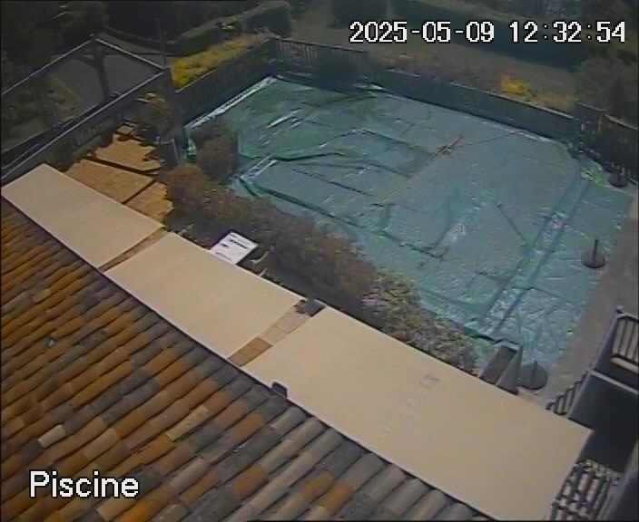 reactwebcam webcam live feed swimming pool piscine brit hotel fumel