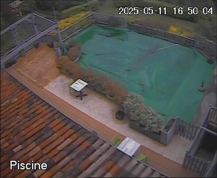 reactwebcam webcam live feed swimming pool piscine brit hotel fumel
