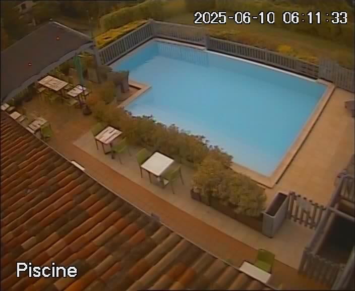 reactwebcam webcam live feed swimming pool piscine brit hotel fumel