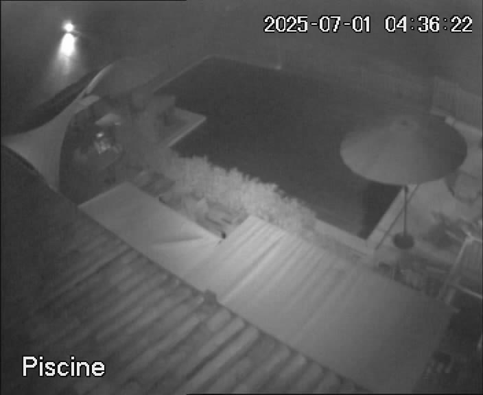 reactwebcam webcam live feed swimming pool piscine brit hotel fumel