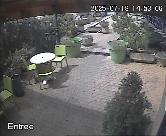 reactwebcam webcam live feed swimming pool piscine brit hotel fumel