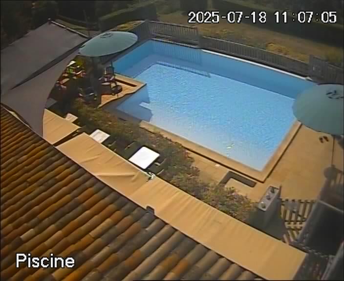 reactwebcam webcam live feed swimming pool piscine brit hotel fumel