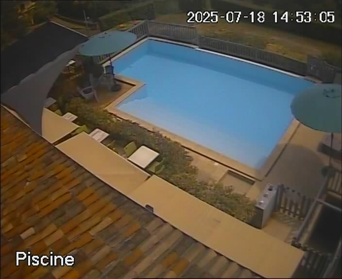 reactwebcam webcam live feed swimming pool piscine brit hotel fumel