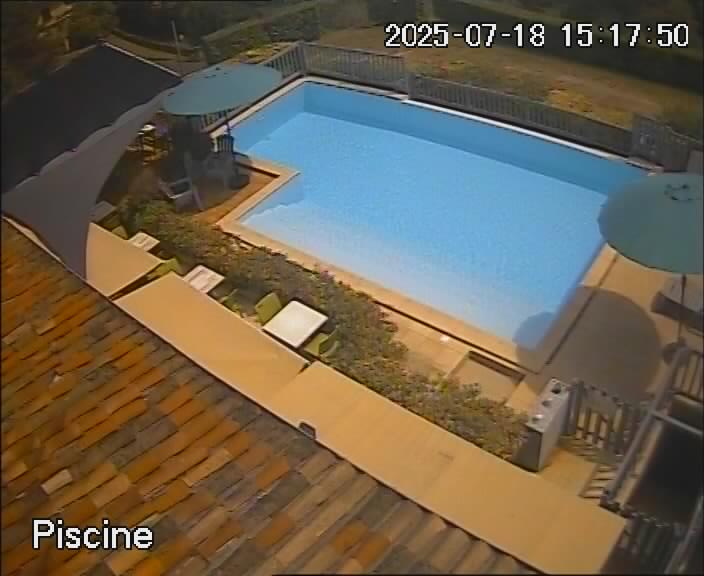 reactwebcam webcam live feed swimming pool piscine brit hotel fumel