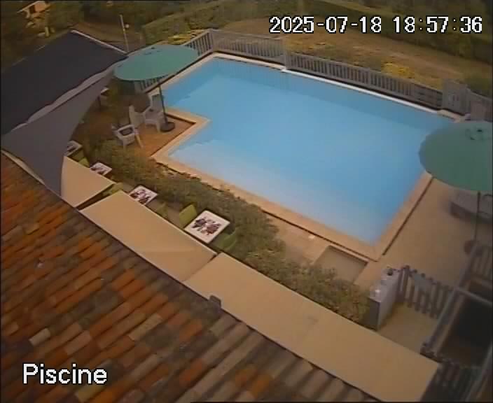 reactwebcam webcam live feed swimming pool piscine brit hotel fumel