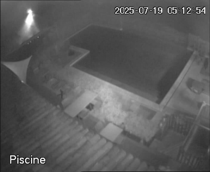 reactwebcam webcam live feed swimming pool piscine brit hotel fumel