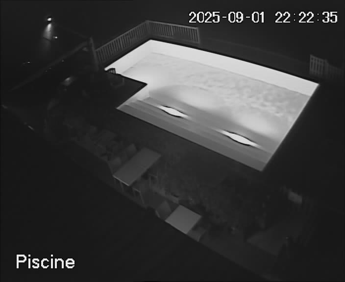 reactwebcam webcam live feed swimming pool piscine brit hotel fumel
