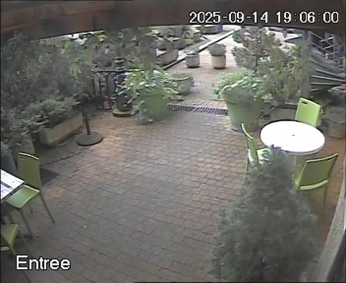 reactwebcam webcam live feed swimming pool piscine brit hotel fumel