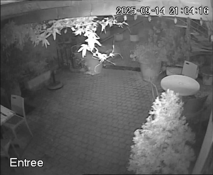 reactwebcam webcam live feed swimming pool piscine brit hotel fumel
