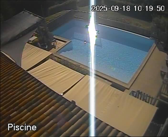 reactwebcam webcam live feed swimming pool piscine brit hotel fumel