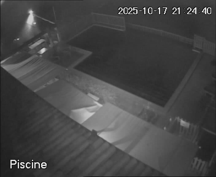 reactwebcam webcam live feed swimming pool piscine brit hotel fumel
