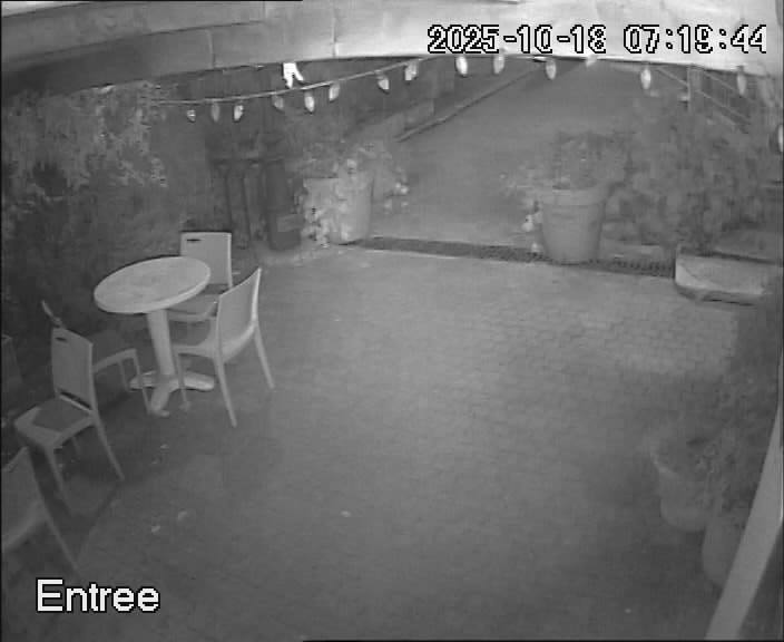 reactwebcam webcam live feed swimming pool piscine brit hotel fumel