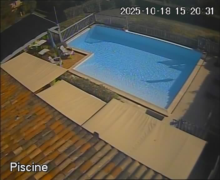 reactwebcam webcam live feed swimming pool piscine brit hotel fumel