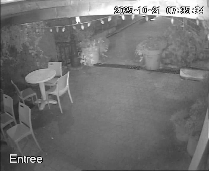 reactwebcam webcam live feed swimming pool piscine brit hotel fumel