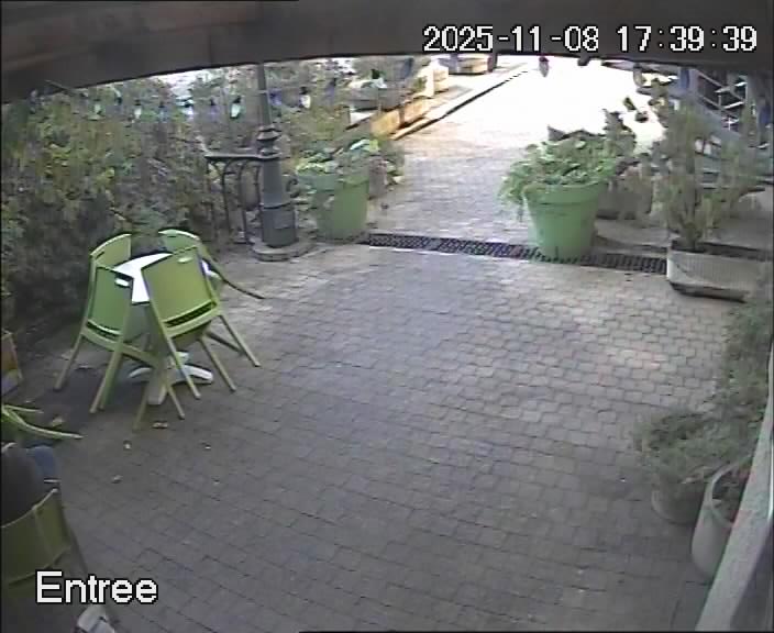 reactwebcam webcam live feed swimming pool piscine brit hotel fumel