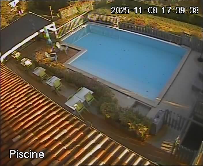 reactwebcam webcam live feed swimming pool piscine brit hotel fumel