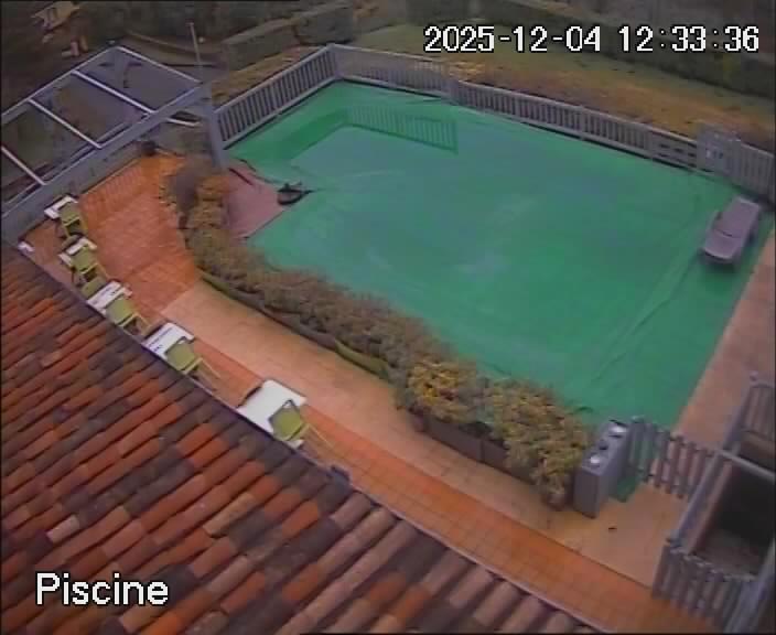 reactwebcam webcam live feed swimming pool piscine brit hotel fumel