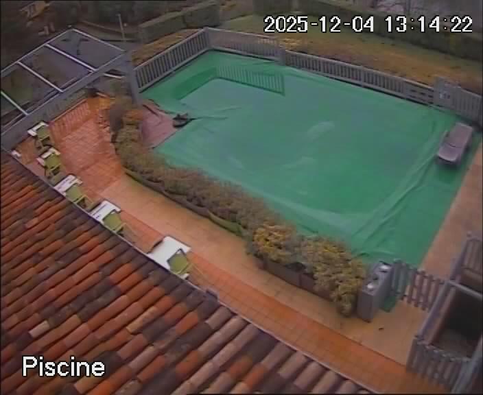 reactwebcam webcam live feed swimming pool piscine brit hotel fumel