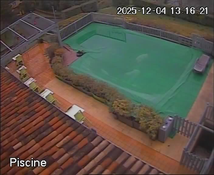 reactwebcam webcam live feed swimming pool piscine brit hotel fumel