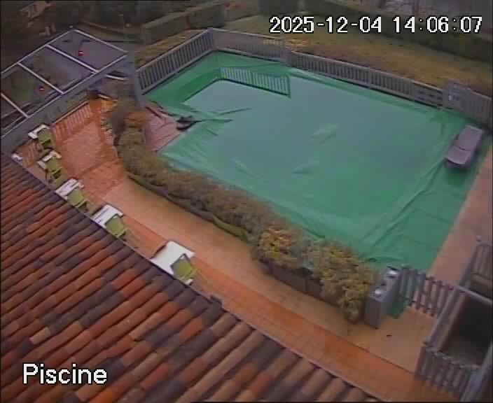 reactwebcam webcam live feed swimming pool piscine brit hotel fumel