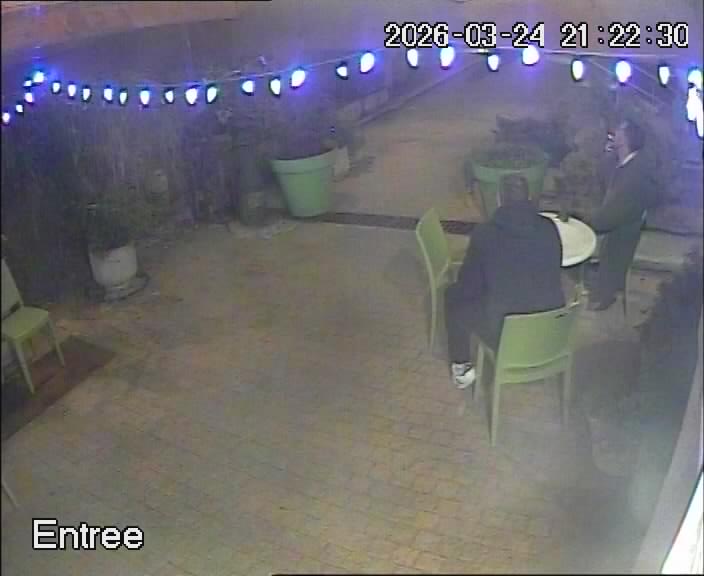 reactwebcam webcam live feed swimming pool piscine brit hotel fumel