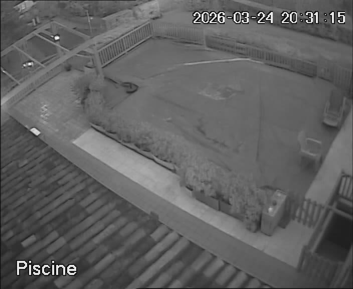 reactwebcam webcam live feed swimming pool piscine brit hotel fumel